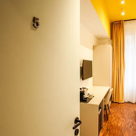 Cvm 19 Hotel Mediolan